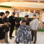 Dinsos Tangerang Gelar Pelatihan Cukur Rambut Gratis untuk Meningkatkan Keterampilan Warga