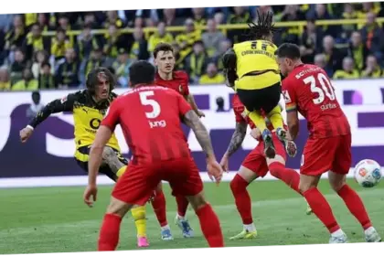 Dortmund Vs Freiburg: Die Borussen Pesta Gol 4-0
