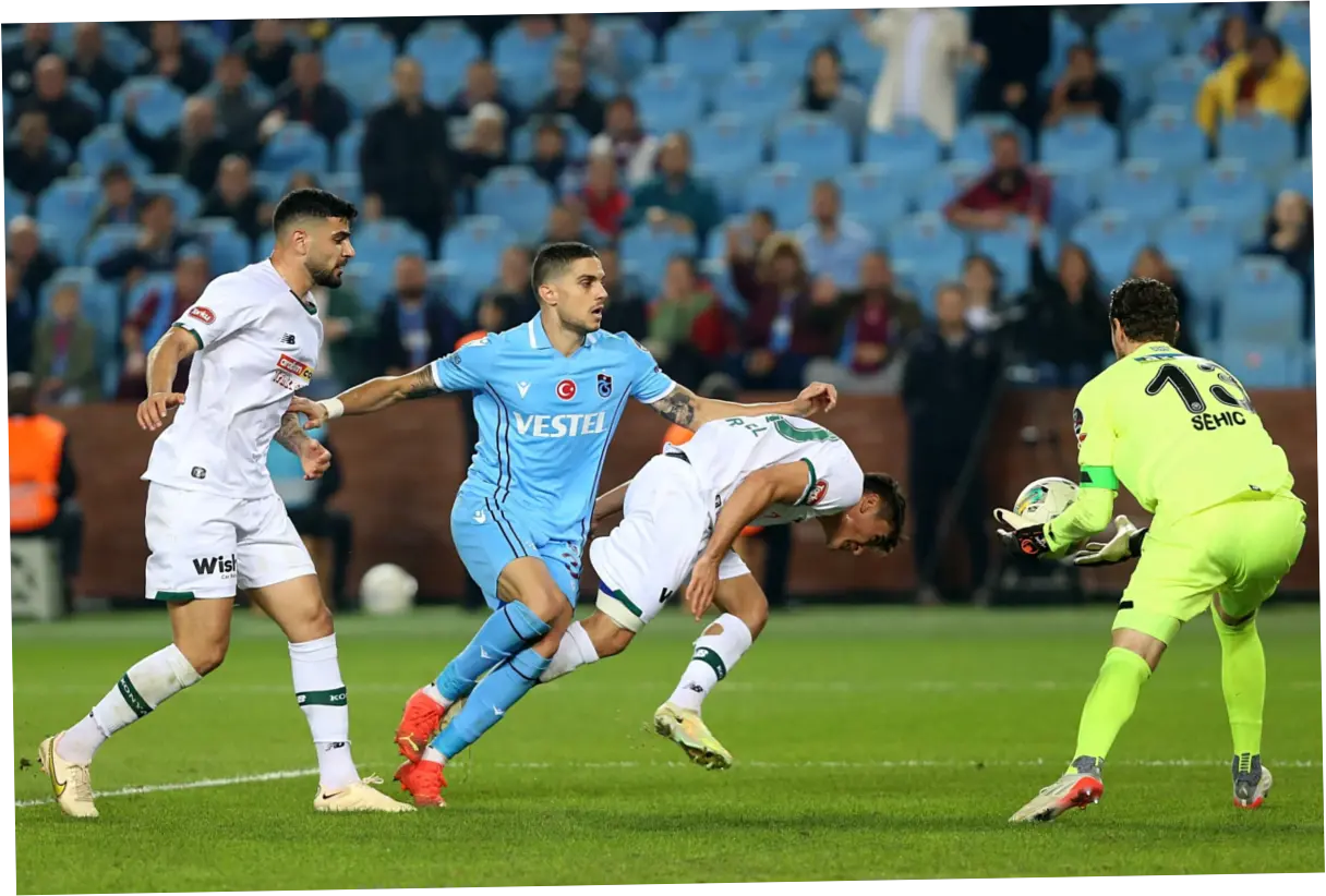 Konyaspor Tundukkan Trabzonspor: Analisis Pertandingan dan Dampaknya pada Liga Super Turki