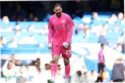 Perburuan James Trafford: Liverpool dan Chelsea Berebut Kiper Muda Manchester City