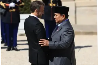Prabowo dan Macron di Paris: Momen Kejutan Ulang Tahun dan Pertemuan Diplomatik