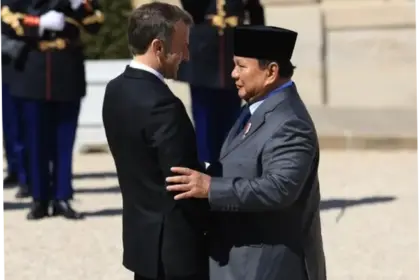 Prabowo dan Macron di Paris: Momen Kejutan Ulang Tahun dan Pertemuan Diplomatik