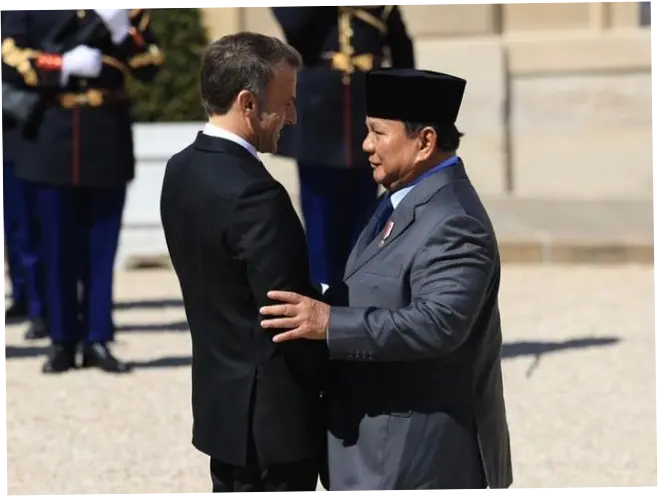 Prabowo dan Macron di Paris: Momen Kejutan Ulang Tahun dan Pertemuan Diplomatik