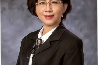Prof. Ova Emilia: Rektor Perempuan Pertama UGM yang Menginspirasi