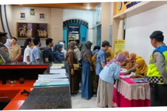 Euforia Kelulusan SMA/SMK: Antisipasi dan Perayaan di Berbagai Daerah