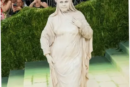 Heidi Klum Mengejutkan Dunia Fashion dengan Penampilannya di Met Gala 2026
