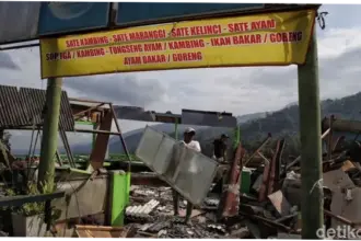 Kios di Indonesia: Antara Pembongkaran dan Kebakaran