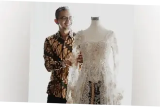Mengenal Didiet Maulana, Desainer Kebaya yang Menginspirasi Banyak Artis