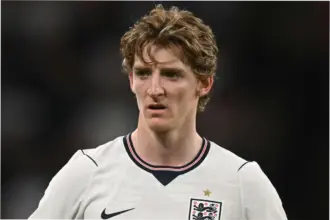 Perebutan Anthony Gordon: Bayern Munich, Barcelona, dan Newcastle United dalam Persaingan Sengit