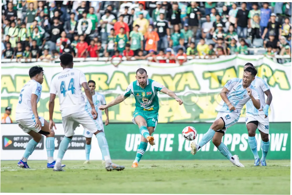 Persebaya Surabaya Mengalahkan PSBS Biak dengan Skor 4-0, Raickovic dan Rivera Jadi Bintang