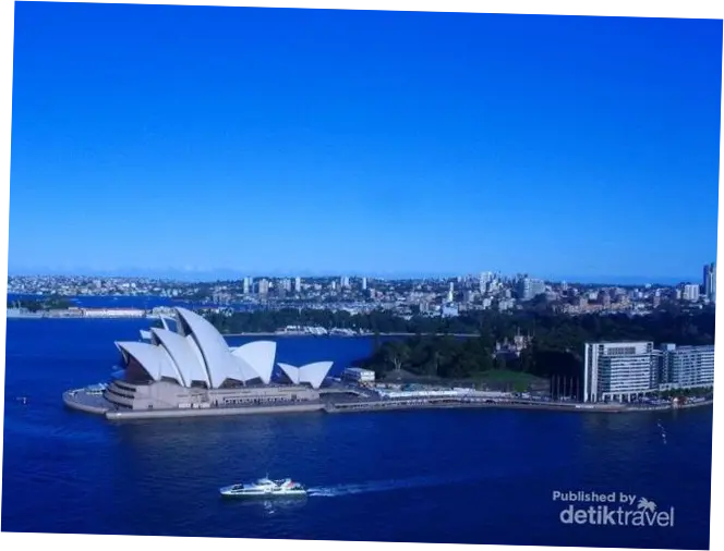 Sydney: Dua Wajah Kota, Dari Feri Listrik Hingga Euphoria